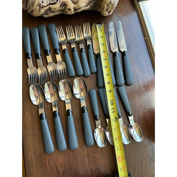 Oneida Stainless Flatware Black Handle Lot of 16 Spoons Forks Knives - Picture 8 of 9